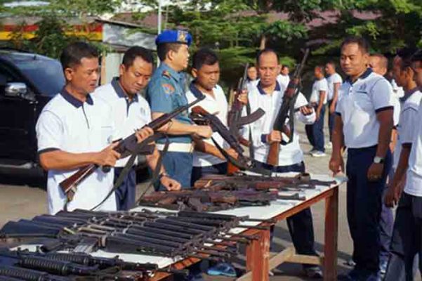 Pemeriksaan senjata di Pangkalan Angkatan Laut Lampung di Piabung, Pesawaran, Jumat pagi (20/1/2017).