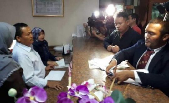 Vicky Prasetyo mendatangi Pengadilan Agama (PA) Jakarta Selatan. Tabloidbintang.com