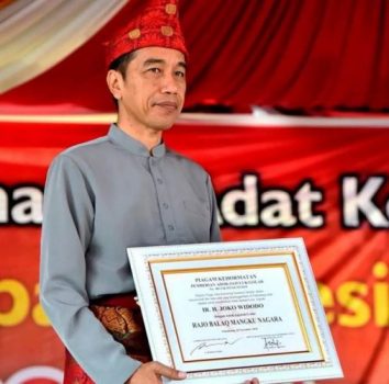 Arti Gelar Adat Komering bagi Presiden Jokowi dan Iriana
