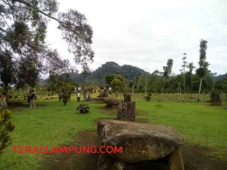 Situs Megalitik Batu Brak di Pekon (Desa) Purawiwitan, Kecamatan Kebu Tebu, Lampung Barat(Foto: Teraslampung.com/Oyos Saroso HN)