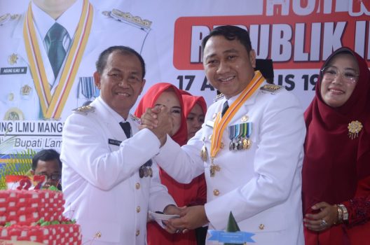 Bupati Lampung Utara Rayakan HUT ke-37 Bersama Keluarga