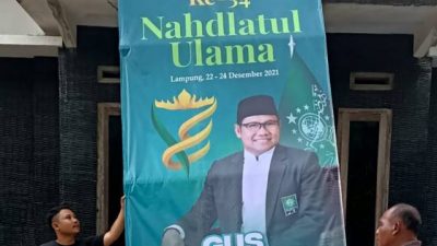 Baliho Ketum PKB Muhaimin Iskandar Berjejer di Arena Muktamar NU ke-34 di Lampung