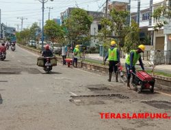 Jelang Lebaran, BPJN Lampung Perbaiki Jalan di Lampung Utara
