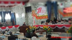 ‎Kepala Bagian Hukum Sekretariat DPRD Lampung Utara, Syahrullah membacakan pengumuman komposisi Alat Kelengkapan DPRD Lampung Utara yang baru, Selasa (22/11/2022).