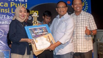 Nurdinayah, mahasiswi IAI An Nur Lampung, berhasil merebut Juara I Lomba Baca Puisi Kantor DPD RI Provinsi Lampung