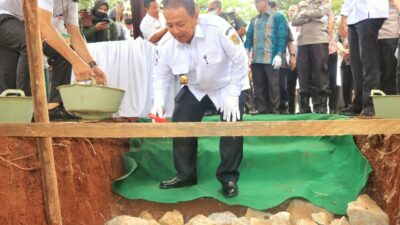 Gubernur Lampung Melakukan Peletakan Batu Pertama Pembangunan Gedung Pusat Kajian Singkong,  Kelapa Sawit, dan Tebu