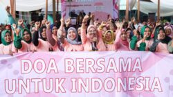 Relawan Mak Ganjar bersama ribuan emak-emak menggelar doa bersama untuk Indonesia di Ponpes Al-Mansyuriah 1, Dono Arum, Seputih Agung, Lampung Tengah, Kamis (1/12/2022).