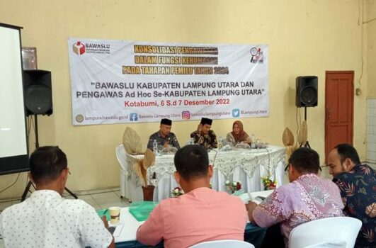 Konsolidasi pengawasan dalam fungsi kehumasan pada tahapan pemilu tahun 2024 yang dilaksanakan oleh Bawaslu Lampung Utara di aula Hotel Cahaya Kotabumi. Selasa (6/12/2022).
