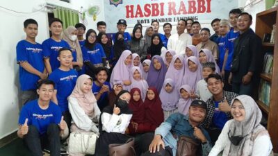 Pengurus DPD KNPI Lampung bersama anak-anak dari Panti Asuhan Hasbi Rabbi.