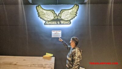 Cafe dan resto Angel's Wing di Jalan Raden Intan disegel Pemkot Bandarlampung.