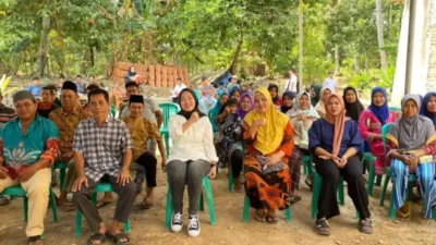 Reses di Lamsel, Lesty Serahkan Bantuan Bahan Bangunan